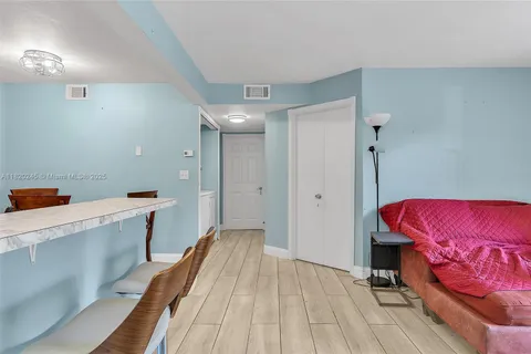 251 W Palm Cir W # 207, Pembroke Pines FL 33025