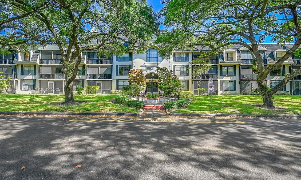 3680 Inverrary Dr # 1X, Lauderhill FL 33319