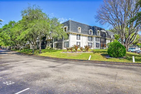 3680 Inverrary Dr # 1X, Lauderhill FL 33319