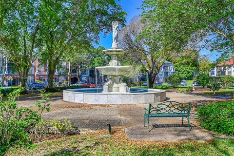 3680 Inverrary Dr # 1X, Lauderhill FL 33319