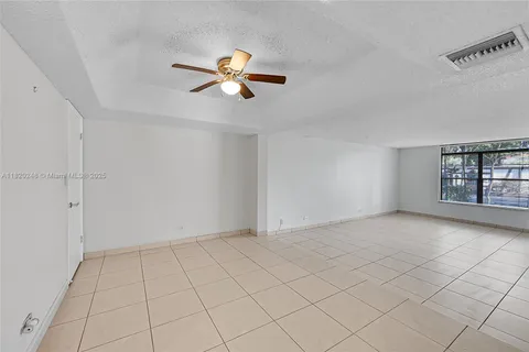 3680 Inverrary Dr # 1X, Lauderhill FL 33319