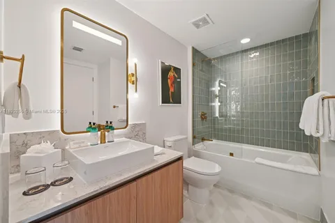 159 NE 6th St # 4409, Miami FL 33132