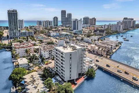 7118 Bonita Dr # 405, Miami Beach FL 33141