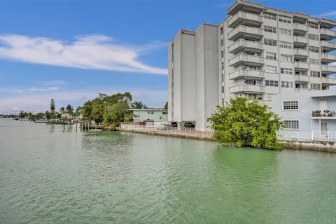 7118 Bonita Dr # 405, Miami Beach FL 33141
