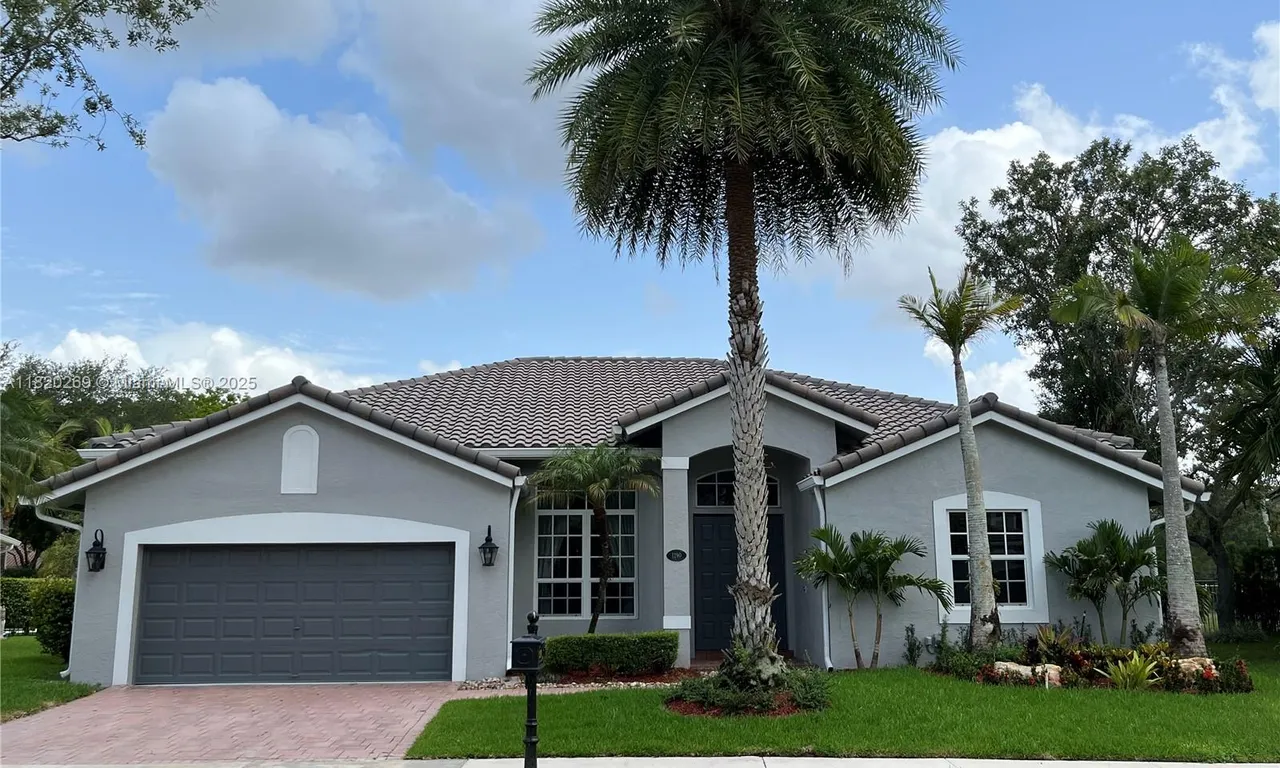 1290 Ginger Cir, Weston FL 33326