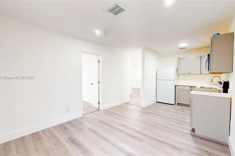 3016 NW 2nd St # 1, Pompano Beach FL 33069