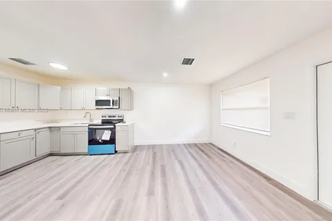 3016 NW 2nd St # 1, Pompano Beach FL 33069