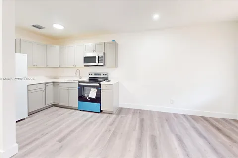 3016 NW 2nd St # 1, Pompano Beach FL 33069