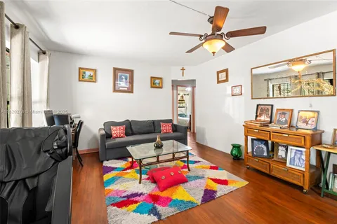 1430 NE 148 St, Miami FL 33161