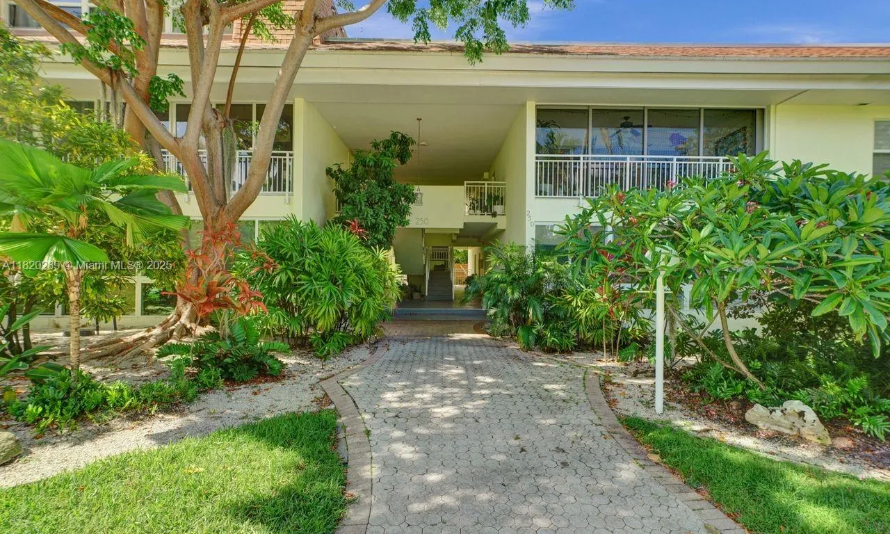260 Sunrise Dr, Key Biscayne FL 33149