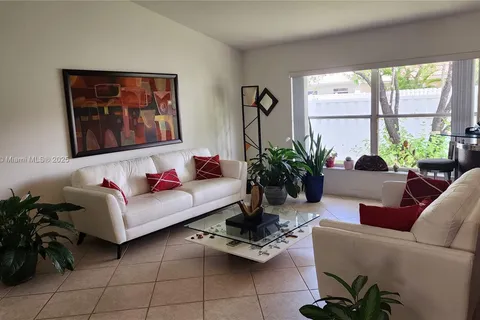 930 NW 96th Ave, Plantation FL 33324