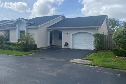10090 NW 57th St, Doral FL 33178