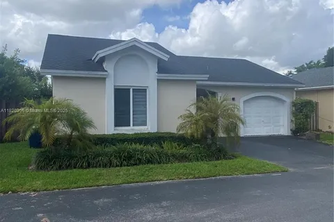 10090 NW 57th St, Doral FL 33178