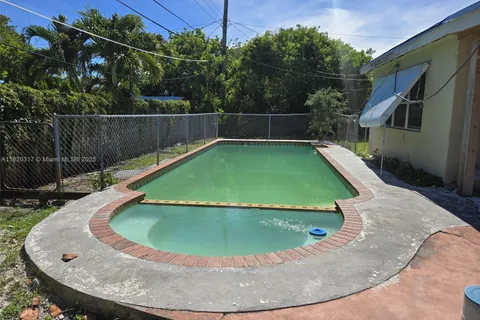 650 NW 38th St, Deerfield Beach FL 33064