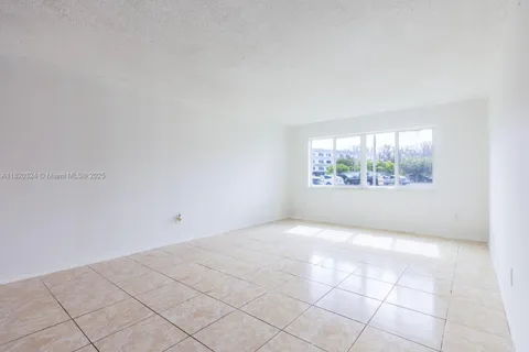 14850 Naranja Lakes Blvd, Homestead FL 33032