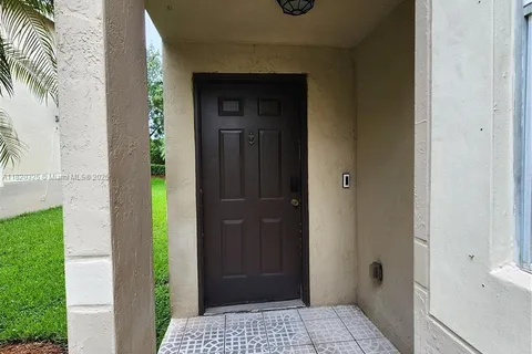 1050 Sorrento Dr # 1050, Weston FL 33326