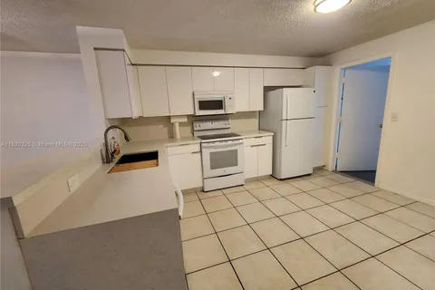 1050 Sorrento Dr # 1050, Weston FL 33326