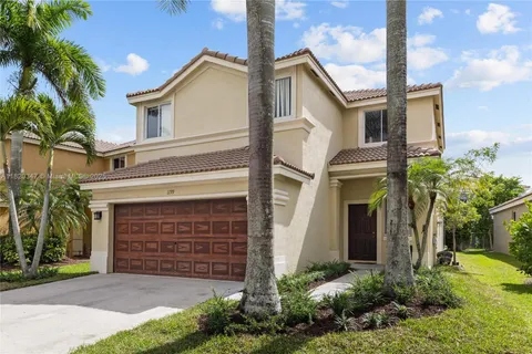 1199 Golden Cane Dr, Weston FL 33327