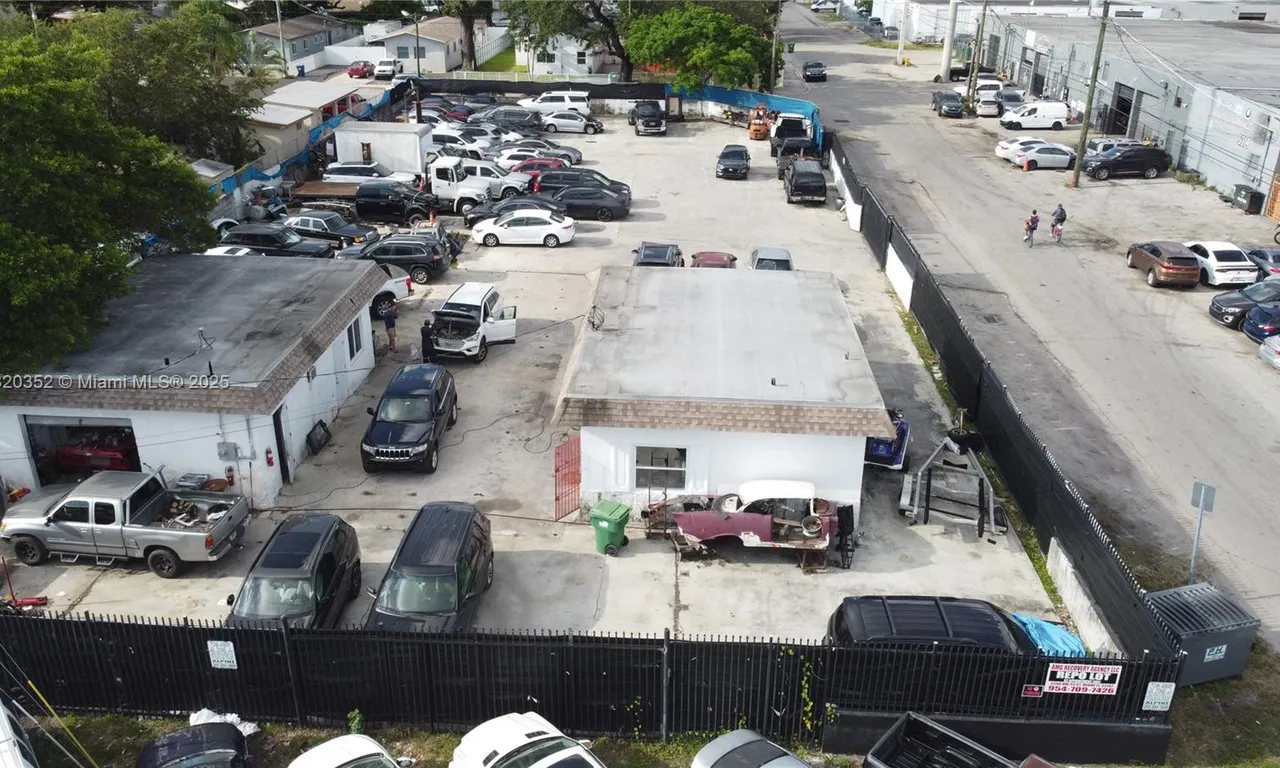 3398 NW 53rd St, Miami FL 33142