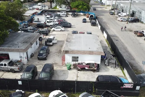 3398 NW 53rd St, Miami FL 33142