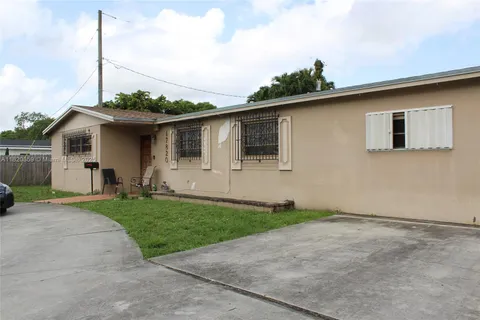 17820 NW 82nd Ave, Hialeah FL 33015
