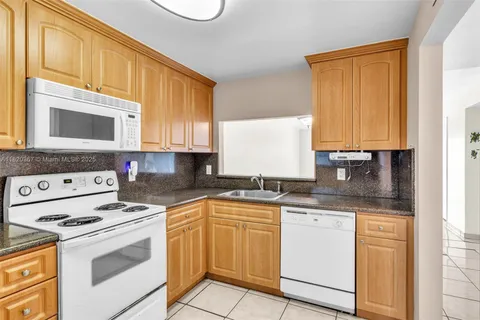 7801 Abbott Ave # 307, Miami Beach FL 33141