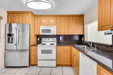 7801 Abbott Ave # 307, Miami Beach FL 33141