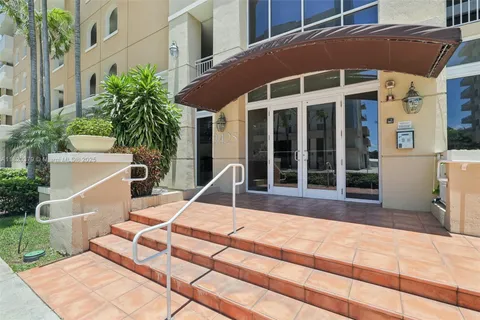 2425 SW 27th Ave # 705, Miami FL 33145