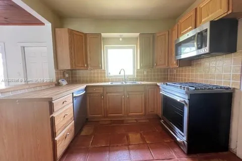 2728 Kirk St, Miami FL 33133