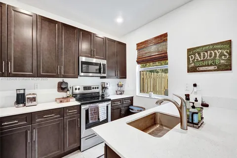 1100 SE 26th Ter, Homestead FL 33035