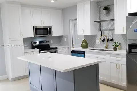 1016 NE 4 Avenue, Homestead FL 33030
