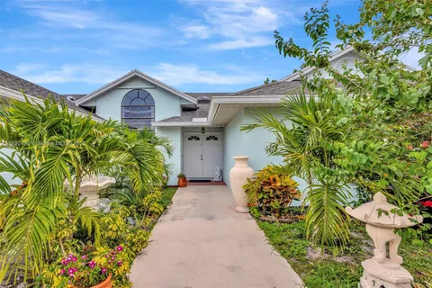 502 SE Guava Ter, Port St. Lucie FL 34983