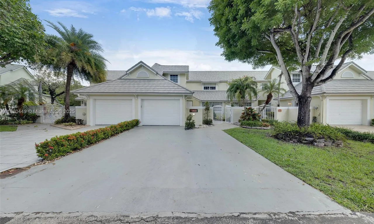 9933 NW 49th Ter, Doral FL 33178
