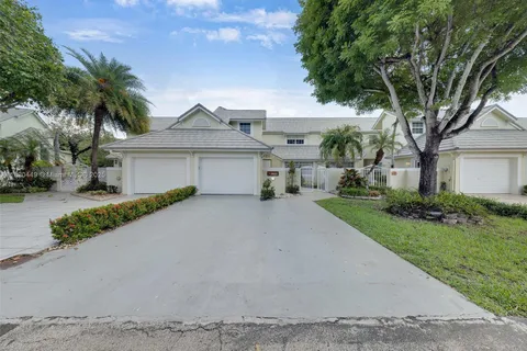 9933 NW 49th Ter, Doral FL 33178