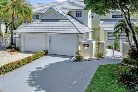 9933 NW 49th Ter, Doral FL 33178