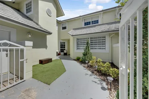 9933 NW 49th Ter, Doral FL 33178