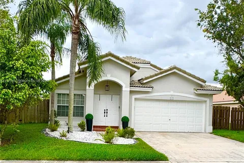 142 SW 204th Ave, Pembroke Pines FL 33029