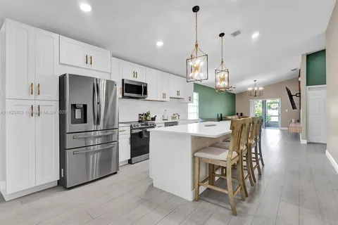 142 SW 204th Ave, Pembroke Pines FL 33029
