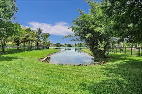 15093 SW 16th St, Davie FL 33326