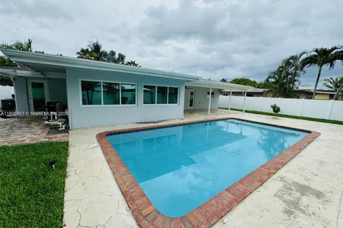 2432 SE 13th St, Pompano Beach FL 33062