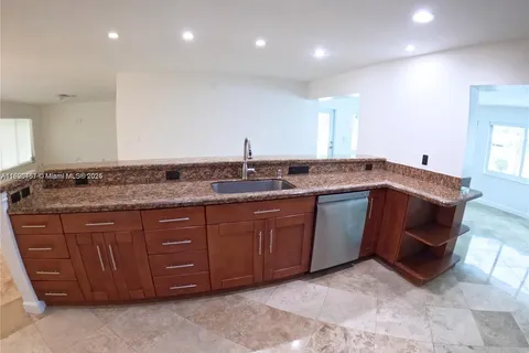2432 SE 13th St, Pompano Beach FL 33062