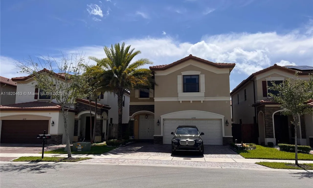 8744 NW 99th Path, Doral FL 33178