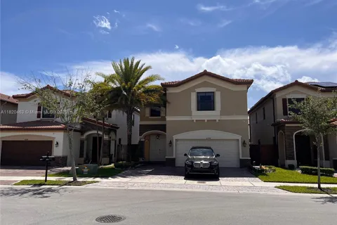 8744 NW 99th Path, Doral FL 33178