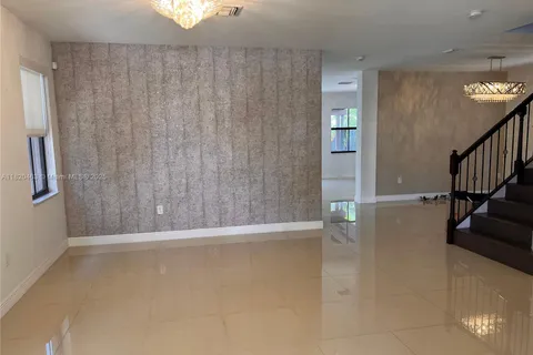 8744 NW 99th Path, Doral FL 33178