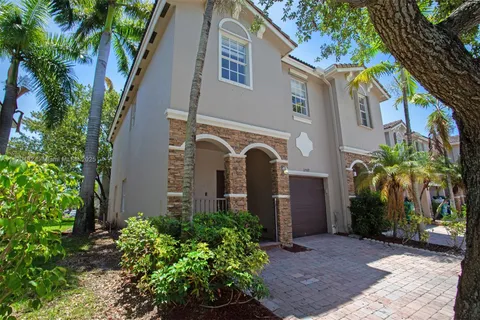 22569 SW 89th Pl, Cutler Bay FL 33190