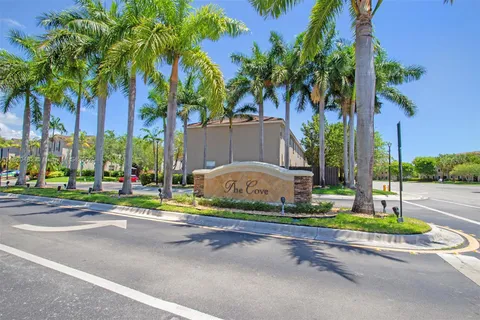 22569 SW 89th Pl, Cutler Bay FL 33190