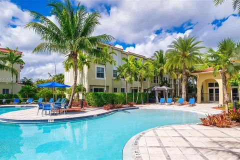 10170 SW 7th St # 403, Pembroke Pines FL 33025