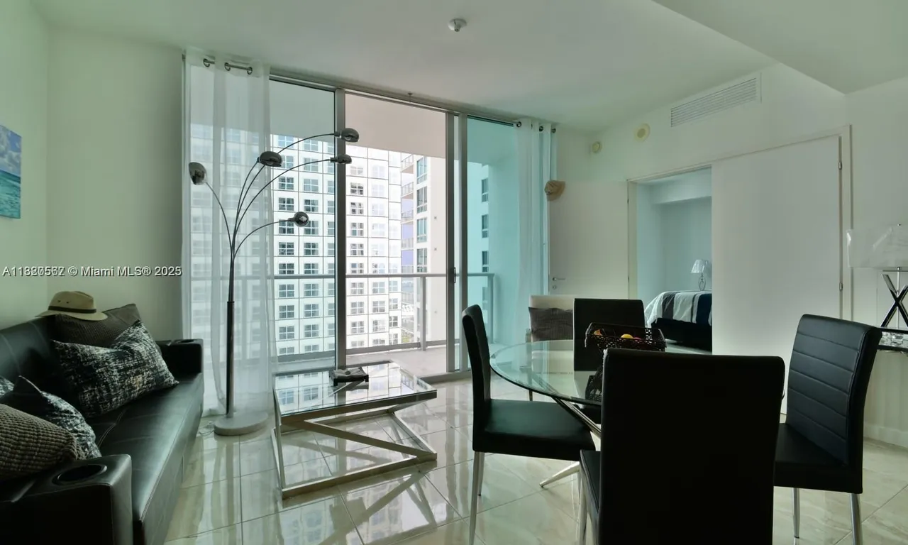 300 S Biscayne Blvd # 3103, Miami FL 33131