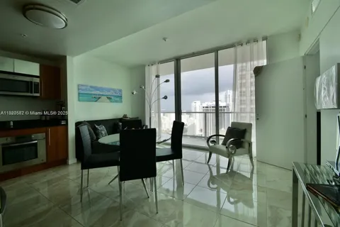 300 S Biscayne Blvd # 3103, Miami FL 33131