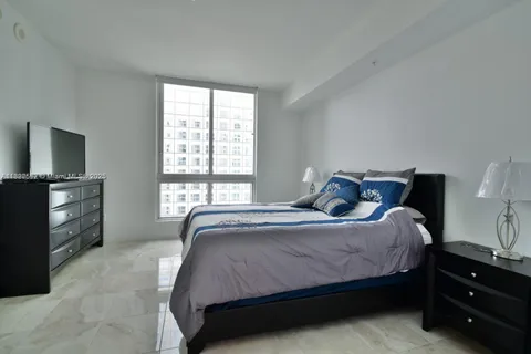 300 S Biscayne Blvd # 3103, Miami FL 33131
